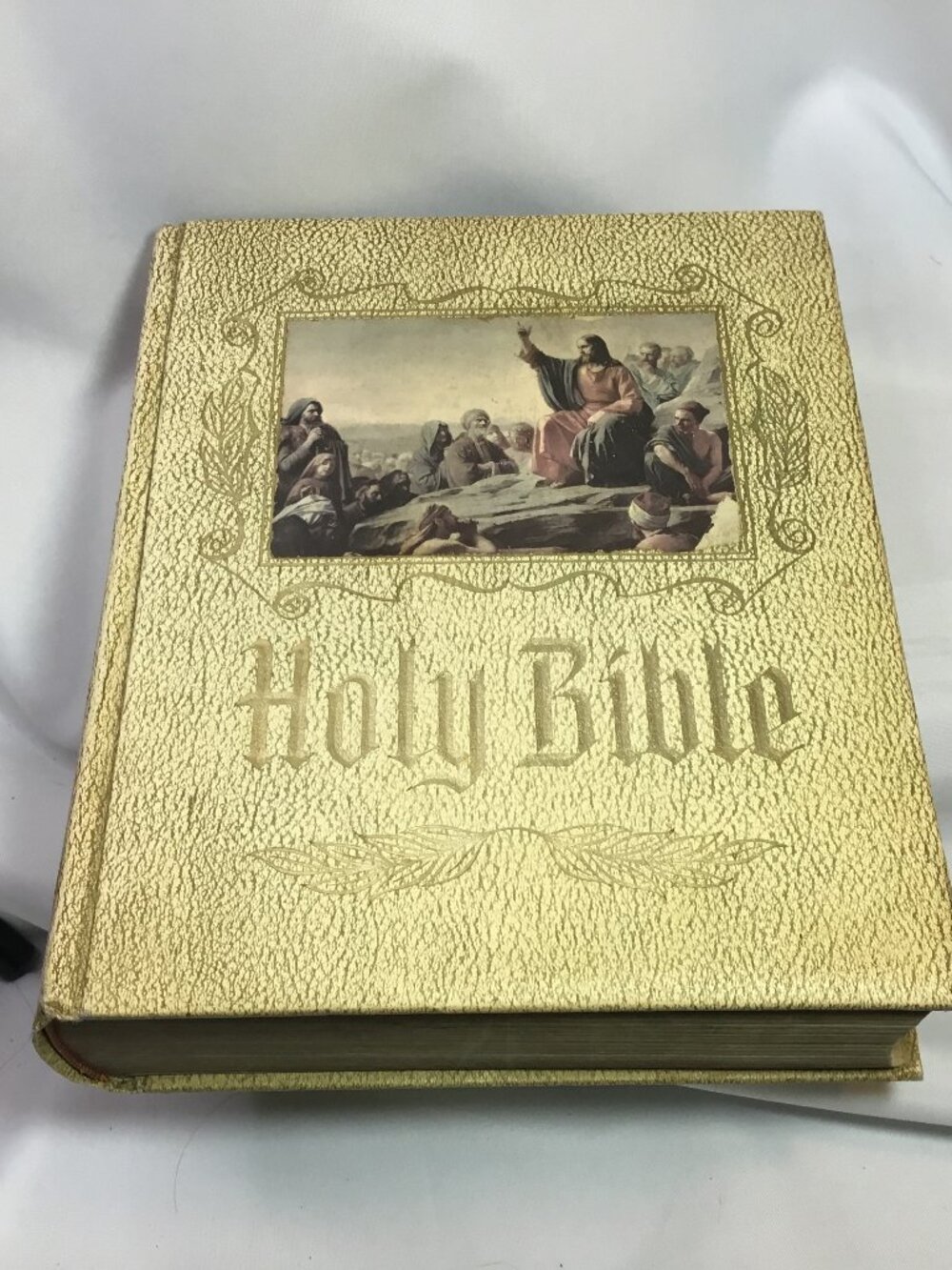 Holy Bible KJV Heirloom Large Reference Red Letter 1960 Edition Gold Padded HC